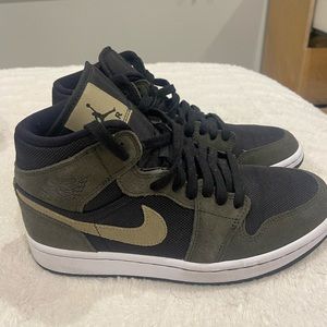 WOMENS AIR JORDAN 1 US 7.5 - WORTH 268$ brand new